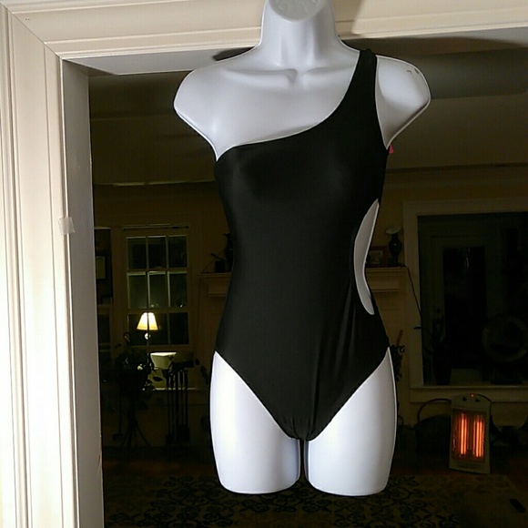 Beautiful black cut-out one shoulder bikini. - Picture 2 of 6